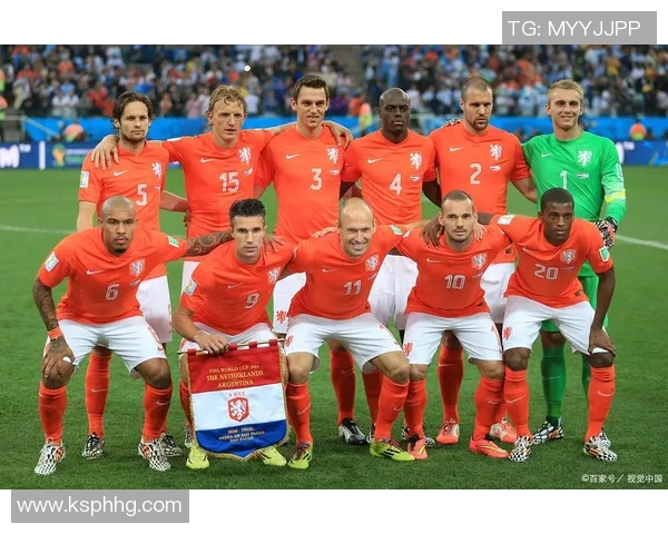 荷兰足球现役明星男足球员介绍与成就分析