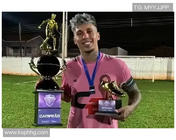 足球巨星化身篮球球员展现全能运动才华引发球迷热议