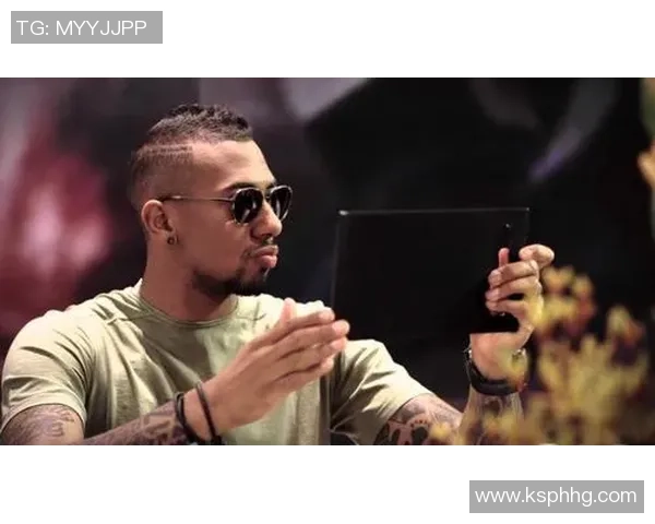 足球明星休闲装扮时尚解析展现运动与潮流的完美结合